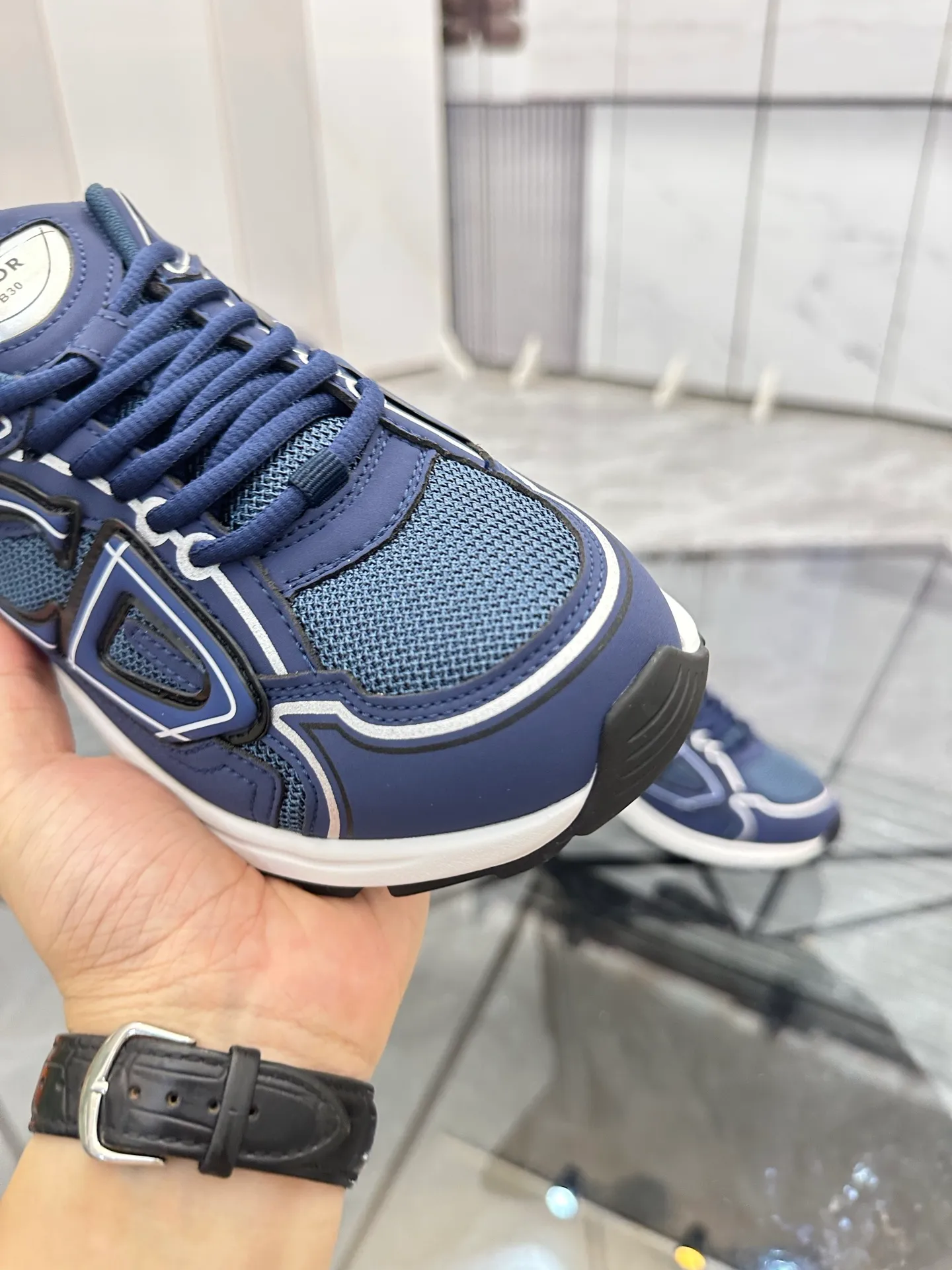 Men's shoes: 💰P400¥ Available in Guangzhou Product trademark: Dior* "Dior*" low-top casual shoes Regular size: 35-46 (can be customized to 47) Couple style Product materials: Upper imported cowhide stitched with original fabric, breathable lining, ultra-light foam original outsole. No.: 007